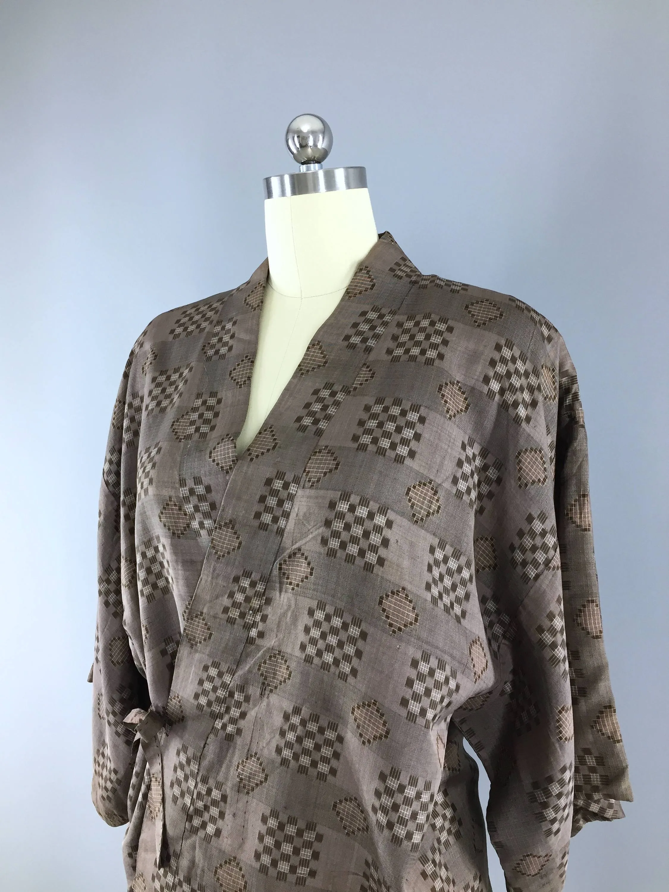 1930s Vintage Silk Haori Kimono Jacket Wrap Coat in Brown Ikat Meisen Silk