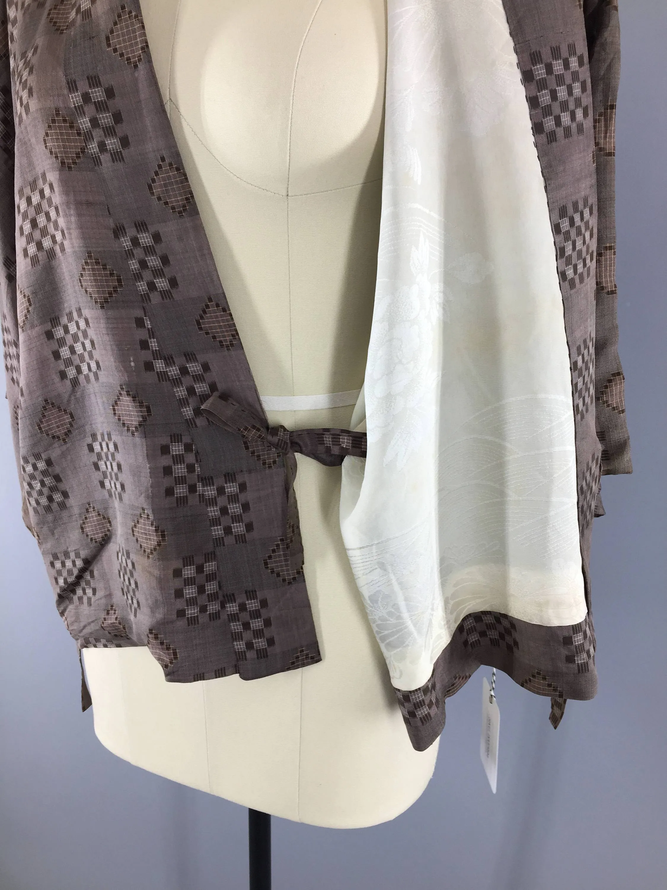 1930s Vintage Silk Haori Kimono Jacket Wrap Coat in Brown Ikat Meisen Silk