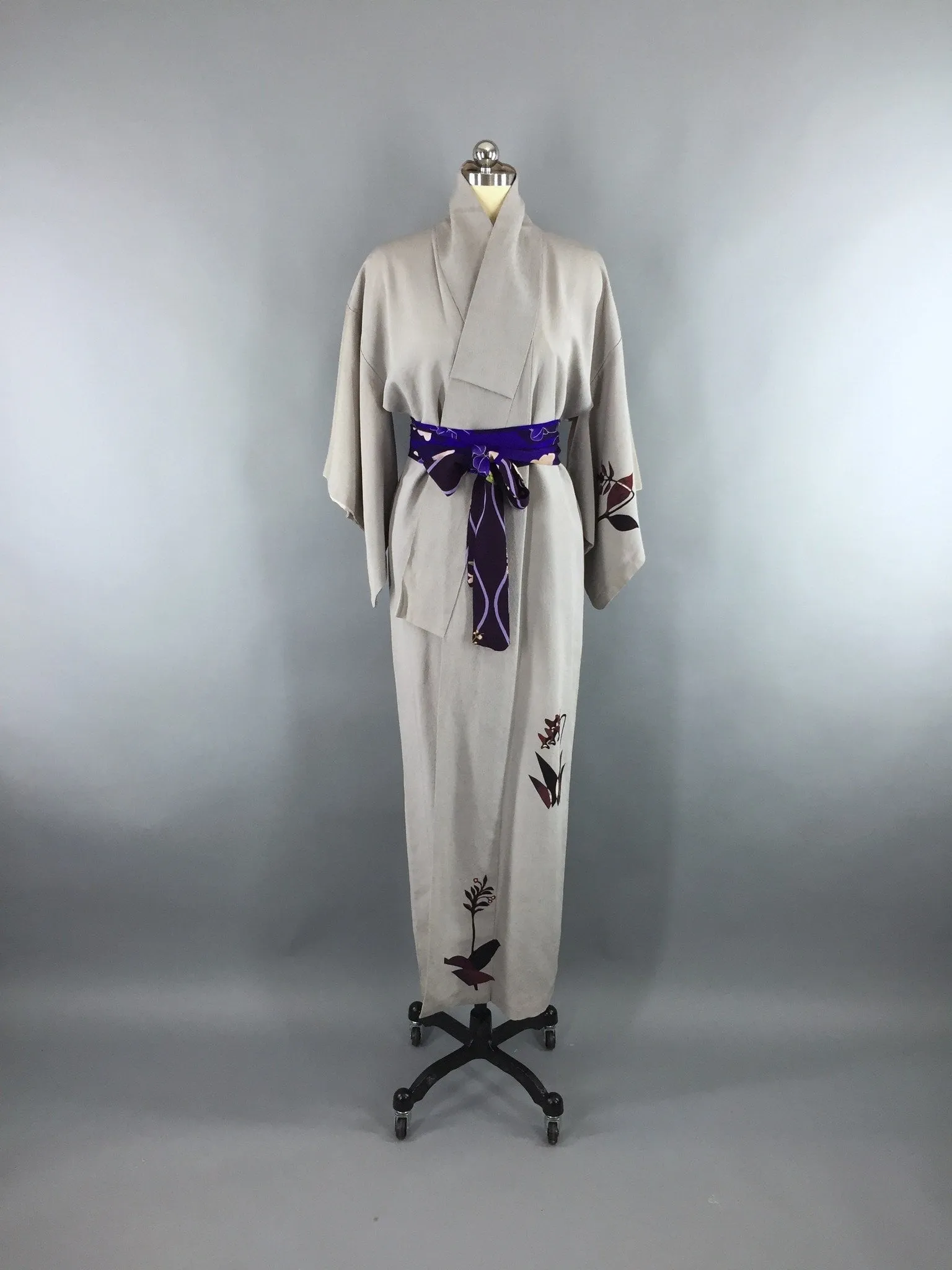 1940s Vintage Silk Kimono Robe in Grey Art Deco Orchid Floral Print